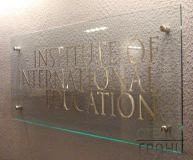 Стеклянные вывески